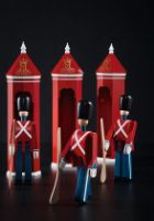 Billede af Kay Bojesen Menig med gevær H: 22 cm - Rød/hvid/Blå