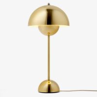Billede af &Tradition Flowerpot VP3 Bordlampe H: 50 cm - Brass-Plated