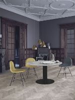 Billede af GUBI 2.0 Dining Table Ø: 130 cm - Black Base/Marple Black Top