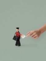 Billede af Kay Bojesen Postmand H: 18,5 cm - Sort/Rød