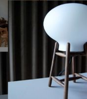 Billede af FDB Møbler U4 Hiti Bordlampe m. Sort Ledning H: 39,5 cm - Lakeret Valnød/Opal Glas 