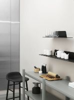 Billede af Normann Copenhagen Form Barstol SH: 75cm - Sort/Sort Eg