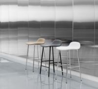 Billede af Normann Copenhagen Form Barstol SH: 75cm - Grøn/Sort Eg