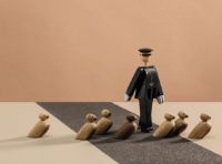 Billede af Kay Bojesen Politimand H: 18,5 cm - Sort/Bøg