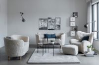 Billede af Audo Copenhagen Den Trætte Mand Fodskammel H: 36 cm - Lammeskind Moonlight/Smoked Oak