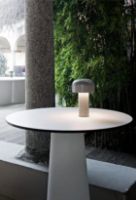 Billede af FLOS Bellhop Battery Bordlampe H: 21 cm - Grey