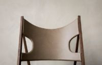 Billede af Audo Copenhagen Knitting Lounge Chair SH: 30 cm - Dark Stained Oak/Dakar 0311 Sand Leather