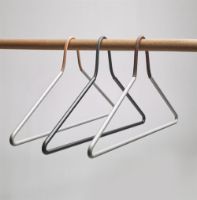 Billede af LindDNA Hanger Steel L: 45 cm - Black / Leather Cord Black  OUTLET