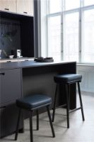 Billede af Please Wait to be Seated Tubby Tube Stool Upholstery H: 50 cm - Black/Savanne Leather 