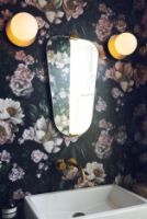 Billede af Nuura Liila 1 Medium Væg-/loftlampe Ø: 16,5cm - Nordic Gold/Opal White OUTLET