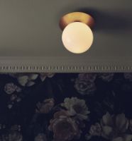 Billede af Nuura Liila 1 Medium Væg-/loftlampe Ø: 16,5cm - Nordic Gold/Opal White OUTLET