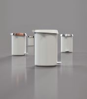 Billede af FROST Pedalspand 350 Medium 10L - Mat Hvid/Poleret Kobber