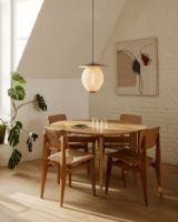 Billede af GUBI B Table Round Square 85x85 cm - American Walnut Matt Lacquered