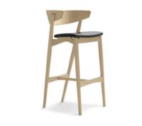 Billede af Sibast Furniture No 7 Bar Stool SH: 75 cm - Soap Oak/Black Leather 