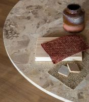 Billede af Audo Copenhagen Androgyne Dining Table Ø: 120 cm - Natural Oak/Kunis Breccia Sand   