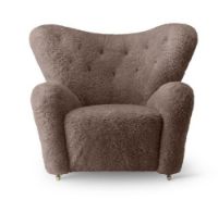 Billede af Audo Copenhagen Den Trætte Mand Lænestol SH: 38 cm - Lammeskind Sahara/Smoked Oak  