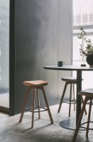 Billede af Brdr. Krüger Pauline Barstol H: 75 cm - Waxed Oiled Oak / Black Leather