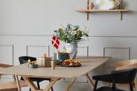 Billede af Andersen Furniture Celebrating Bordflag H: 40 cm - Messing/Eg OUTLET