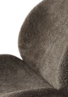 Billede af Vipp 466 Lodge Lounge Chair H: 91,5 cm - Dark Oak Curly/Sahara Produktionstid: ca. 6 uger