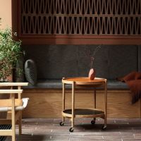 Billede af Brdr. Krüger Bølling Bakkebord m. 2 bakker Ø: 50 cm - Ubehandlet Bøg/Cognac og Sort