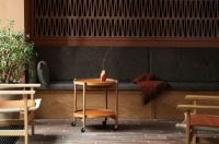 Billede af Brdr. Krüger Bølling Bakkebord m. 2 bakker Ø: 50 cm - Røget Eg Olieret/Cognac og Sort