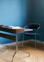 Billede af &Tradition Pavilion Desk AV17 w. Back 130x65 cm - Linoleum Iron 4178 / Lacquered Walnut 