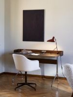 Billede af &Tradition Pavilion Desk AV17 w. Back 130x65 cm - Linoleum Iron 4178 / Lacquered Walnut 