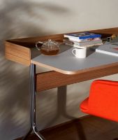 Billede af &Tradition Pavilion Desk AV17 w. Back 130x65 cm - Linoleum Mushroom 4176 / Lacquered Oak