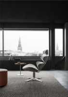 Billede af Fredericia Furniture 5000 Corona Lænestol m. Drejestel SH: 42 cm - Hallingdal 110/Børstet Krom