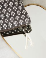 Billede af Meraki Lutea Makeuppung 21x15 cm - Råhvid / Grå OUTLET