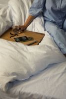 Billede af Juna Monochrome Lines Sengetøj 140x200 cm - Lys Blå/Hvid 