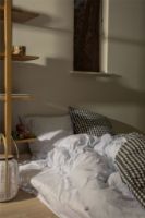 Billede af Juna Monochrome Lines Sengetøj 140x200 cm - Lys Blå/Hvid 