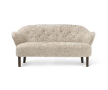 Billede af Audo Copenhagen Ingeborg 2,5 Pers. Sofa L: 160 cm - Sheepskin Moonlight/Røget Eg