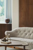 Billede af Audo Copenhagen Ingeborg 2,5 Pers. Sofa L: 160 cm - Sheepskin Moonlight/Røget Eg