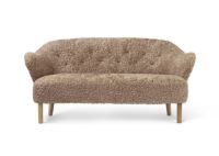 Billede af Audo Copenhagen Ingeborg 2,5 Pers. Sofa L: 160 cm - Sheepskin Sahara/Eg