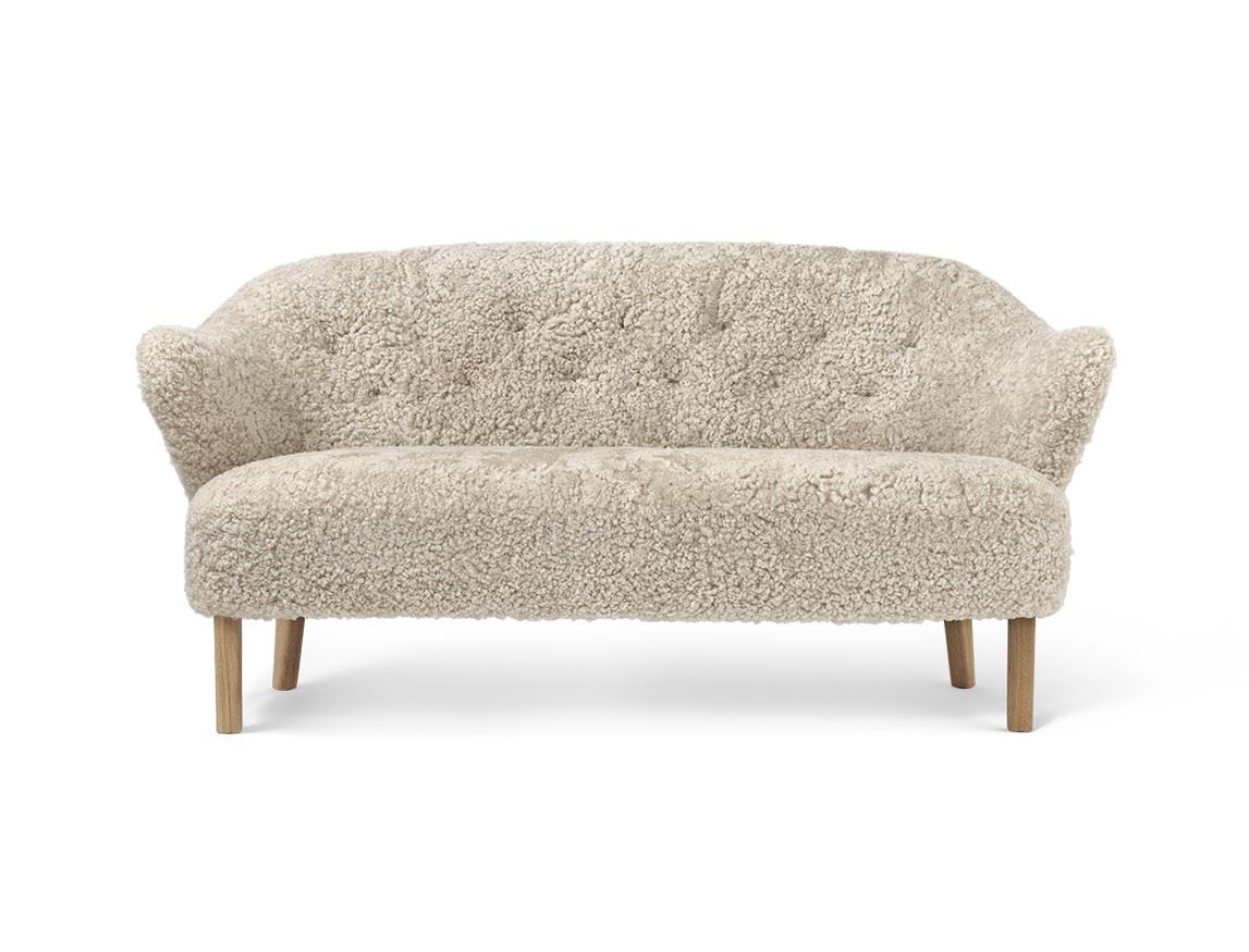 Billede af Audo Copenhagen Ingeborg 2,5 Pers. Sofa L: 160 cm - Sheepskin Moonlight/Eg