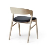 Billede af Findahl by Hammel SPRINGER Spisebordsstol M. Rygpolstring SH: 47 cm - Sæbebehandlet Eg/Sort Sydney Læder