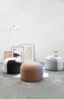 Billede af Warm Nordic Dainty Pouf Ø: 55 cm - Pearl Grey/Black