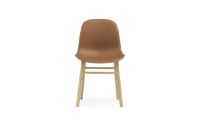 Billede af Normann Copenhagen Form Stol SH: 44cm - Brandy Læder/Eg
