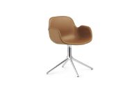 Billede af Normann Copenhagen Form Drejestol m. armlæn SH: 44cm - Brandy Læder/Aluminium