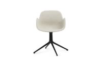 Billede af Normann Copenhagen Form Drejestol m. armlæn SH: 44cm - Upminster Sand/Sort Aluminium
