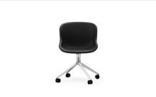 Billede af Normann Copenhagen Hyg Drejestol m. Hjul Fuldpolstret SH: 46 cm - Black Læder/Aluminium