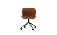 Billede af Normann Copenhagen Hyg Drejestol m. Hjul Fuldpolstret SH: 46 cm - Brandy Læder/Sort Aluminium
