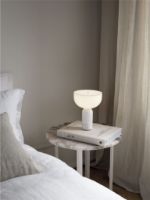 Billede af New Works Kizu Portable Table Lamp Ø: 18 cm - White Marble / White Acrylic