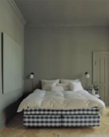 Billede af New Works Material Wall Lamp - Natural Oak/Black base