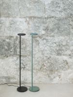 Billede af FLOS Oblique Gulvlampe USB-C H: 107,4 cm - Matte Anthracite
