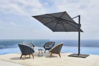 Billede af Cane-line Outdoor Hyde Luxe Hanging Parasol 300x400 cm - Dusty White inkl. Hyde Luxe Parasolfod Flise 50x50 cm 4 stk. - Grå Beton