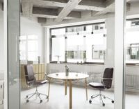 Billede af Normann Copenhagen Off Chair Lav m. Hjul H: 100,8 cm - Aluminium/Ultra Leather Brick