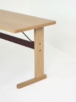Billede af HAY Passerelle Desk 140x65x74 cm - Oak/Burgundy Crossbar