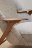 Billede af Warm Nordic Wingman Lounge Chair SH: 42 cm - Baru 0120 Light Stone Grey/Oiled Oak